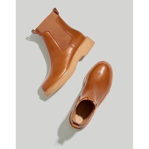 Madewell The Camryn Chelsea Boot in Leather in English Saddle